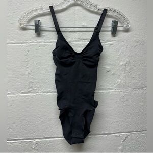 NWOT Skims Seamless Sculpt Brief Bodysuit